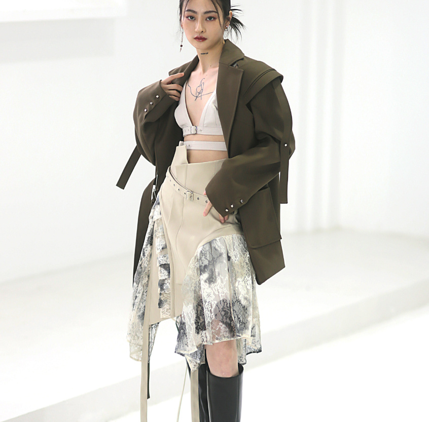 Lace-trimmed Asymmetrical High-waisted Skirt - Image 4