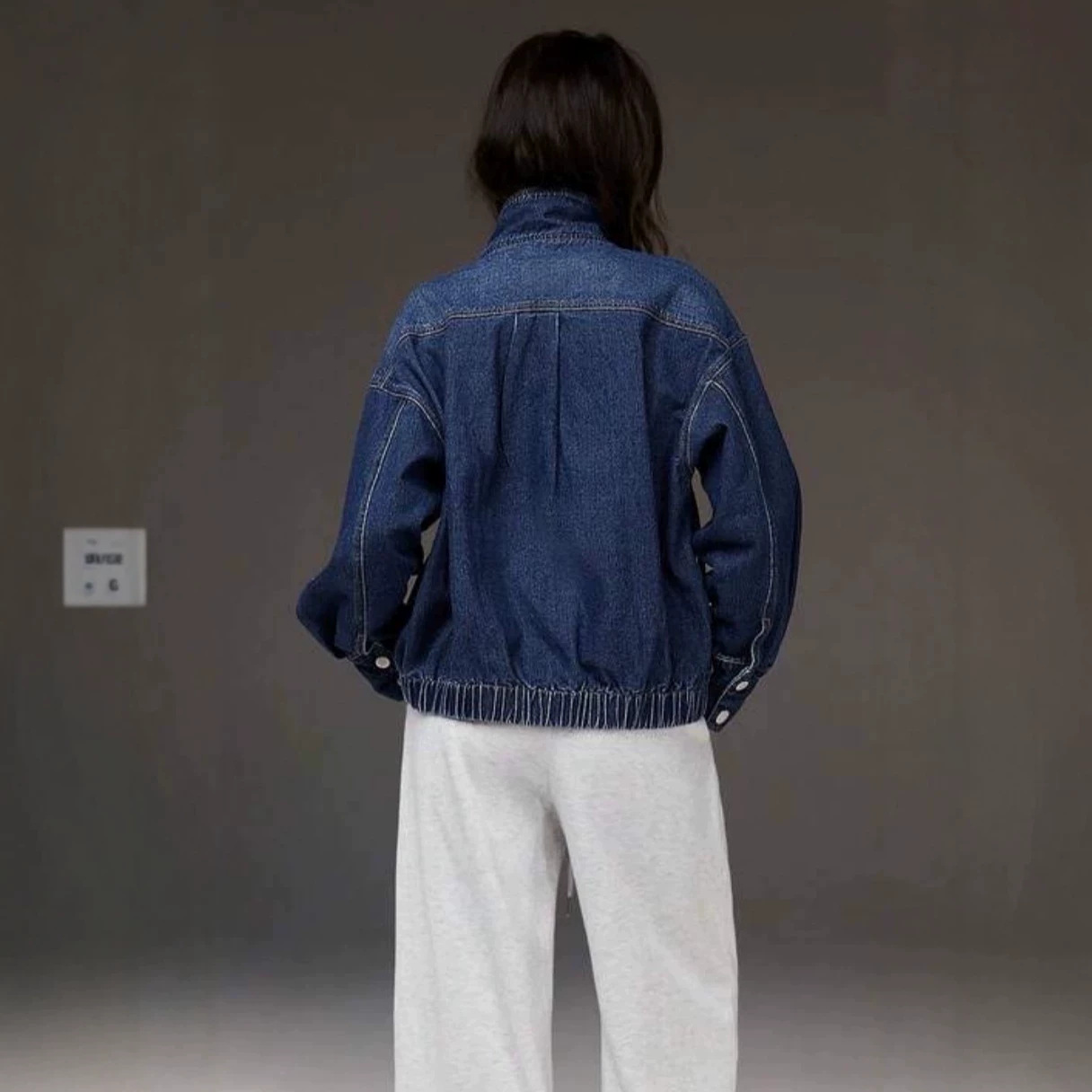 Women's Fashionable Denim Jacket With A Stand-up Collar - Image 3